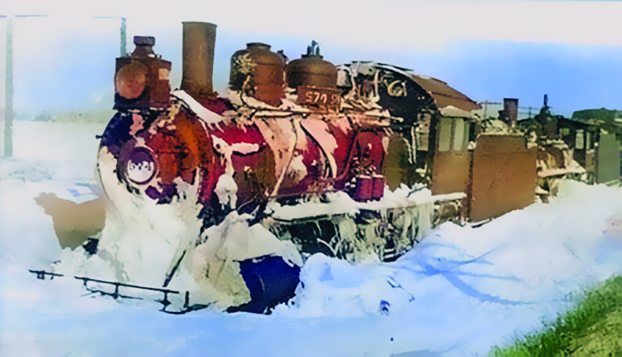 January 17, 2018 blizzard in Minonk, Illinois strands passenger and freight trains for days. (Image has been colorized.) (5)